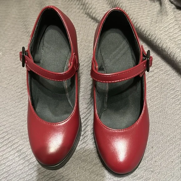 EUC  burgundy block heel Mary Jane’s - Picture 2 of 9